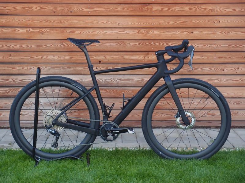 Carbon Gravel Custom 2026, GRX 810 1x11, M/L (175-185cm), 8,4kg, kazeta ZTTO ultralight 11-46
