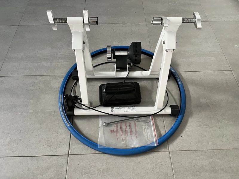 Silniční kolo GT GTR Series 2 na Shimano 105 (vel. 53 = na cca 180 cm) + cyklotrenažér zdarma