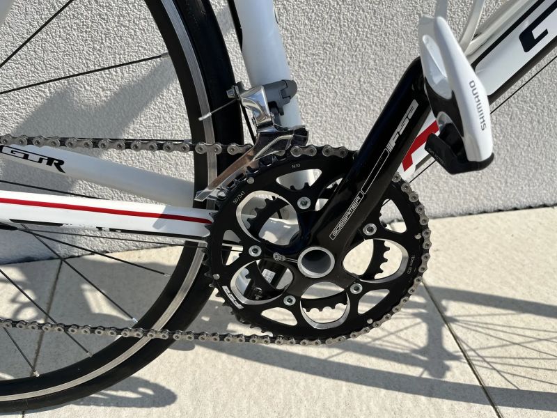 Silniční kolo GT GTR Series 2 na Shimano 105 (vel. 53 = na cca 180 cm) + cyklotrenažér zdarma