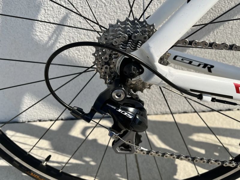 Silniční kolo GT GTR Series 2 na Shimano 105 (vel. 53 = na cca 180 cm) + cyklotrenažér zdarma