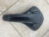 Fizik Tempo Aliante R1 Adaptive, 145mm, zánovní