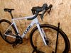 Silniční kolo Cube ATTAIN RACE 2026 cyclamen´n´black, velikost 53(S/M) 