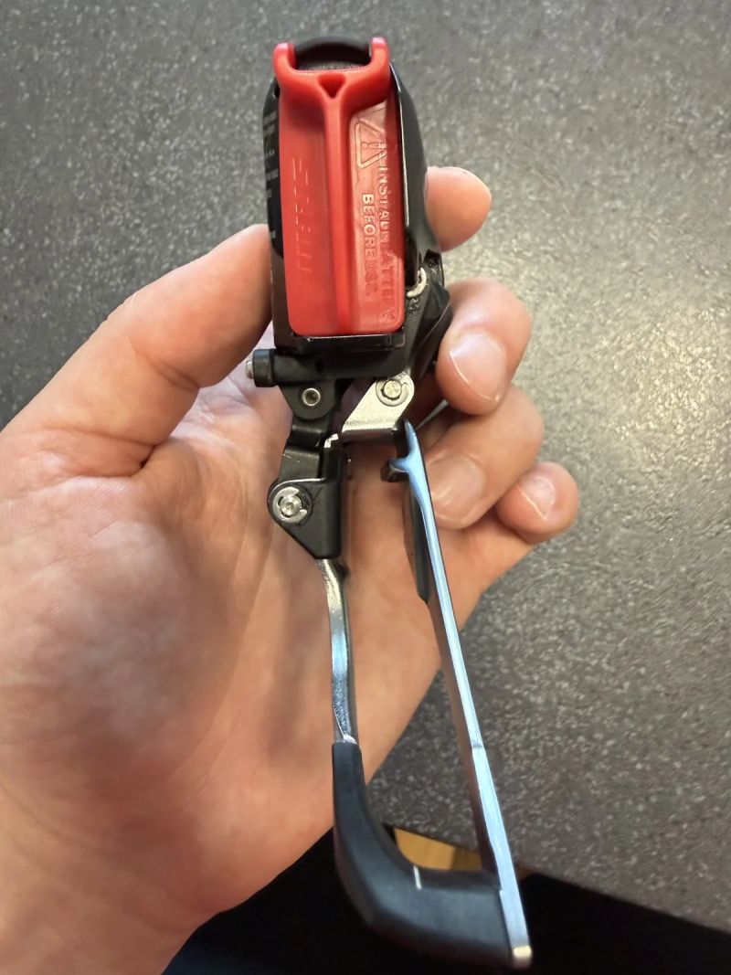 SRAM RED eTap AXS přesmykač 2×12 – vadný / na díly