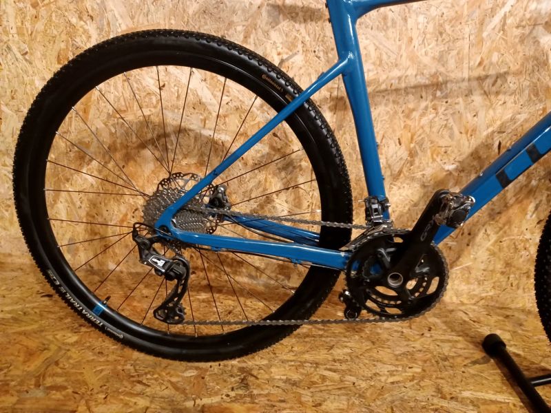 Cube Nuroad RACE, velikost rámu M 