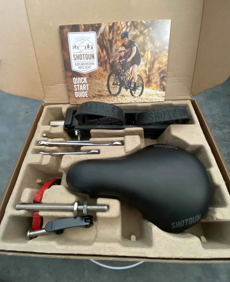 Dětská sedačka SHOTGUN s řidítky