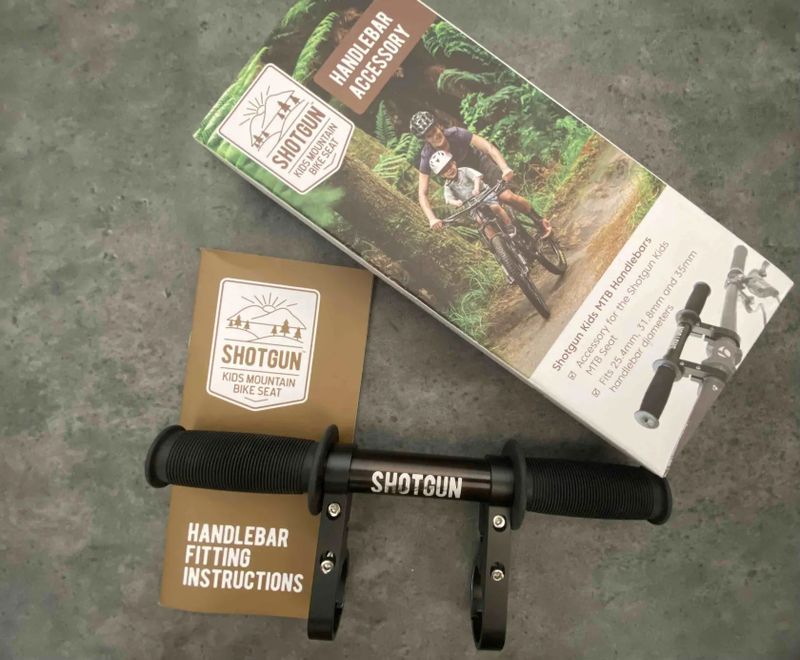 Dětská sedačka SHOTGUN s řidítky