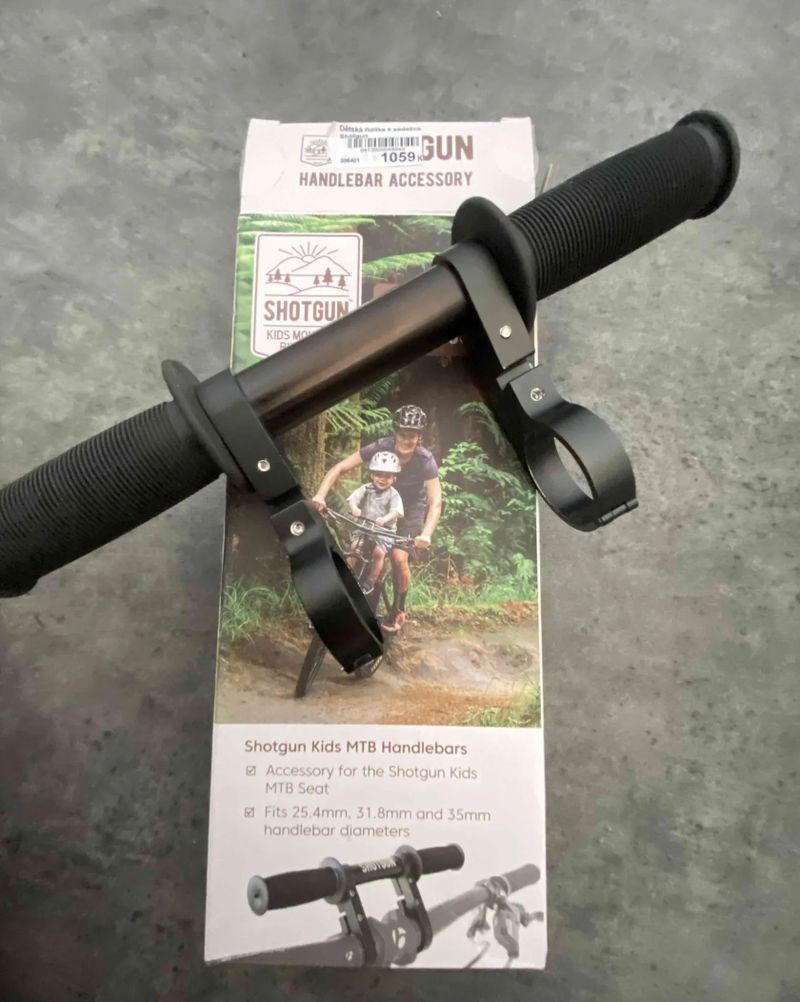 Dětská sedačka SHOTGUN s řidítky