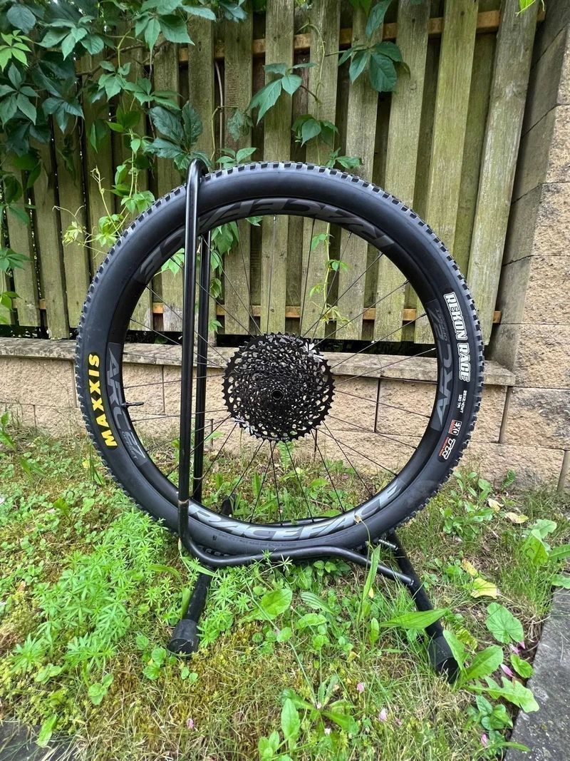 SRAM GX AXS komplet + Nová 29" kola Race Face/DT Swiss