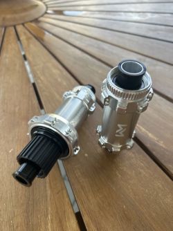 MTB náboje Newmen Fade CL Boost (28 děr) – pár