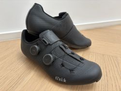 Tretry Fizik Vento Infinito Carbon 2 Silniční 42 black Unisex