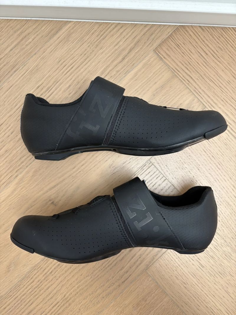 Tretry Fizik Vento Infinito Carbon 2 Silniční 42 black Unisex