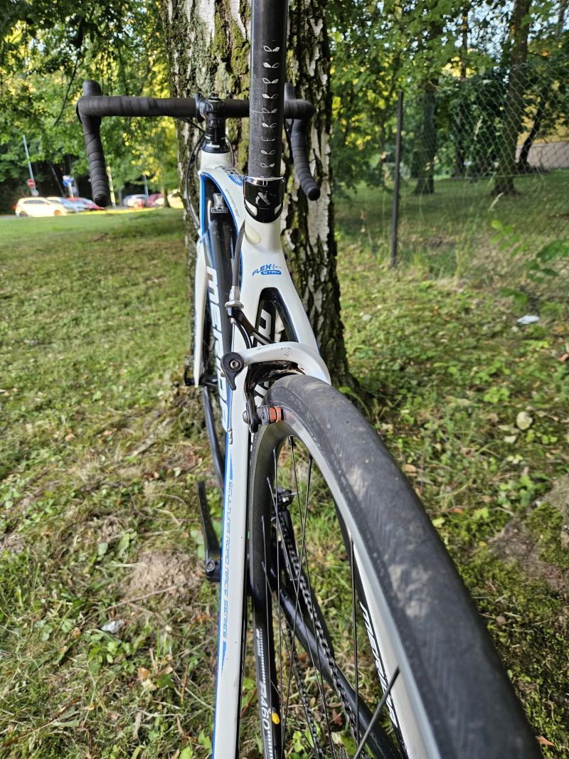 Merida Scultura Comp 904, vel. 56 s koly MAVIC Aksium Race