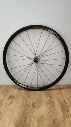 Přední kolo 700x18, na pevnou osu 15x100