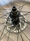 Kompletní zadní kolo 27,5“ pro pevnou osu 12x148 mm (boost)