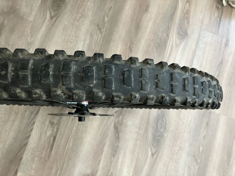 Kompletní zadní kolo 27,5“ pro pevnou osu 12x148 mm (boost)