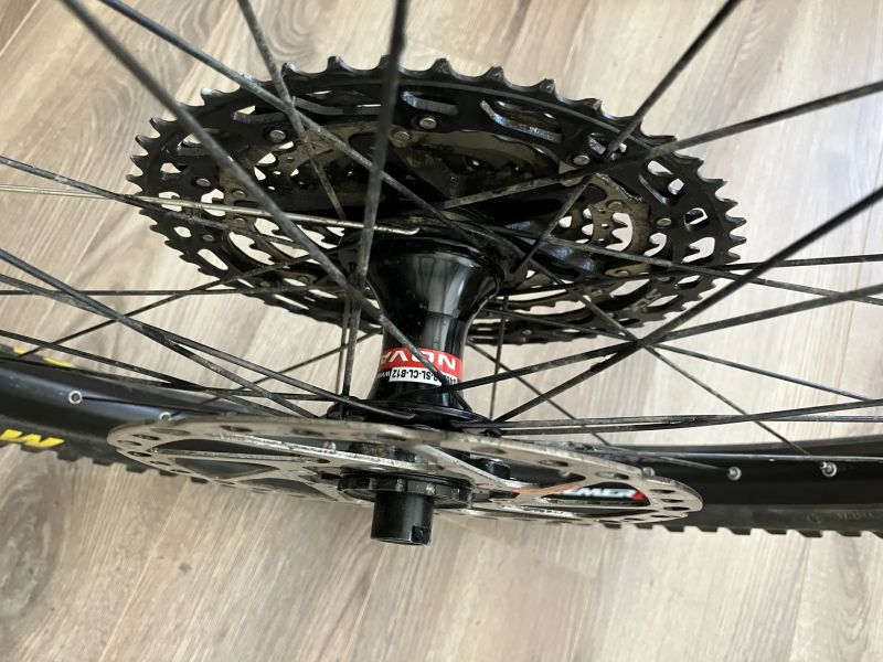 Kompletní zadní kolo 27,5“ pro pevnou osu 12x148 mm (boost)