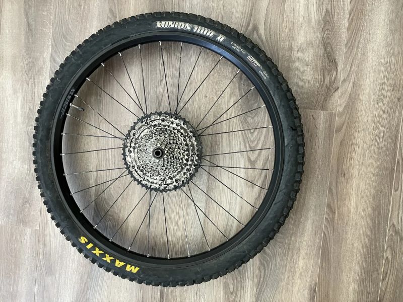 Kompletní zadní kolo 27,5“ pro pevnou osu 12x148 mm (boost)