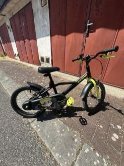 BTWIN Dark Hero 500 – dětské kolo 16” – 1 500 Kč