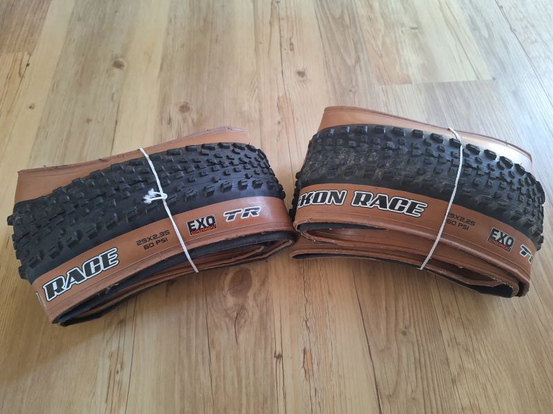 Maxxis Rekon Race 29" (2.35 + 2.25) EXO TR Tanwall – sada 2 ks
