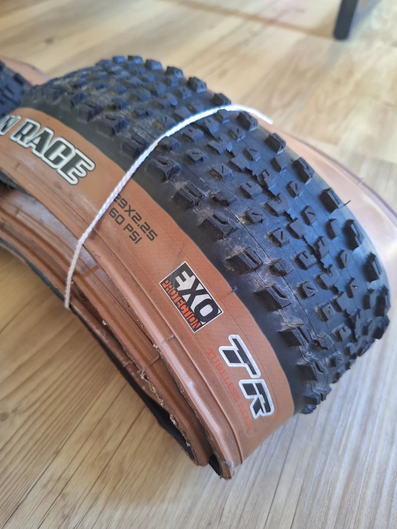 Maxxis Rekon Race 29" (2.35 + 2.25) EXO TR Tanwall – sada 2 ks