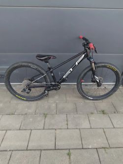 Superior Team 24 (2020) – lehké dětské MTB, vzduchová vidlice, hydraulické brzdy