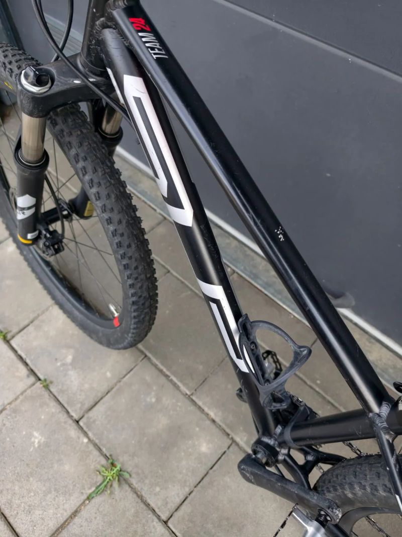 Superior Team 24 (2020) – lehké dětské MTB, vzduchová vidlice, hydraulické brzdy