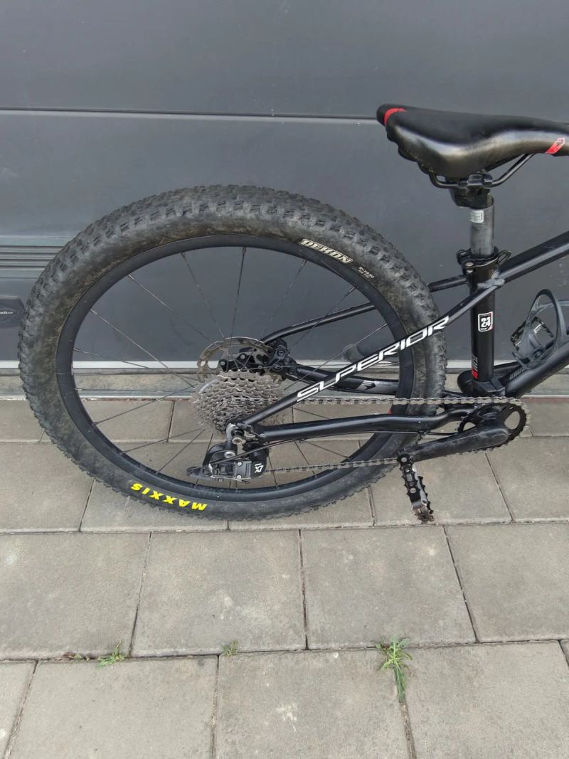 Superior Team 24 (2020) – lehké dětské MTB, vzduchová vidlice, hydraulické brzdy