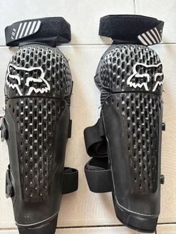 Chrániče kolen Fox Titan Race Knee Guard black