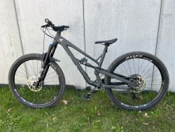 YT JEFFSY AL Core 2, vel. L, nájezd pouze 500 km