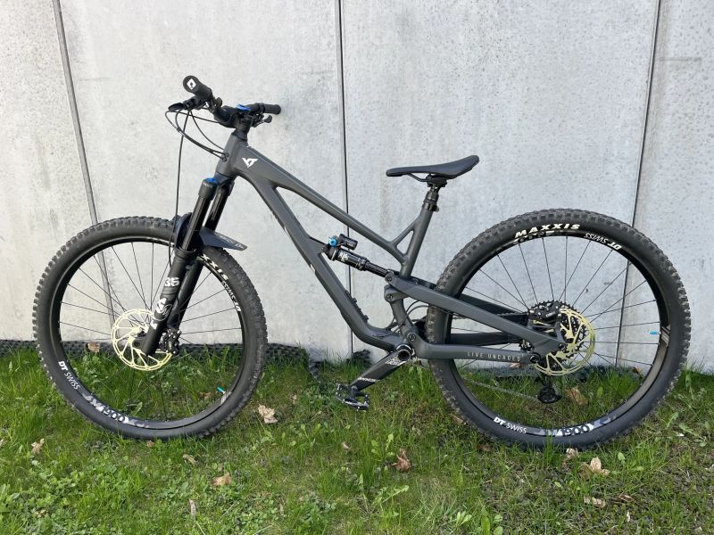 YT JEFFSY AL Core 2, vel. L, nájezd pouze 500 km