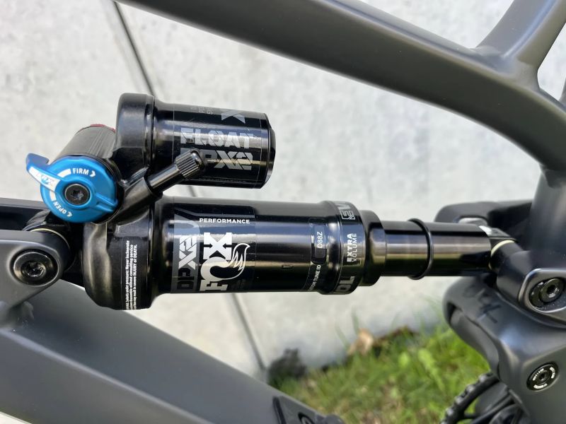 YT JEFFSY AL Core 2, vel. L, nájezd pouze 500 km