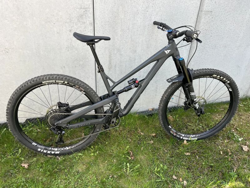 YT JEFFSY AL Core 2, vel. L, nájezd pouze 500 km