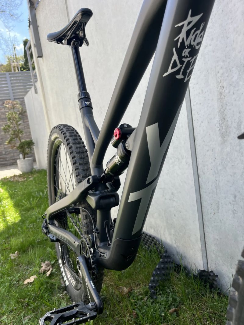 YT JEFFSY AL Core 2, vel. L, nájezd pouze 500 km