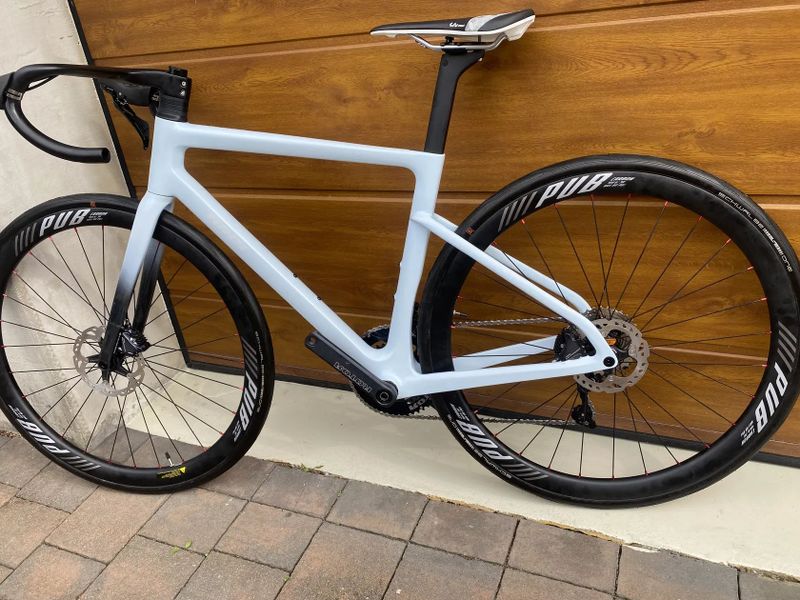 BIXS Gran Turismo X Carbon 