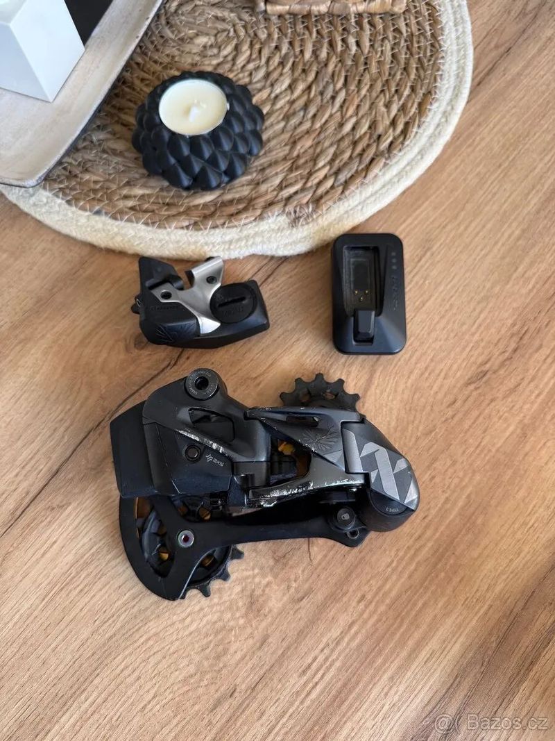 Prodám přehazovačku Sram XX1 AXS eagle 12s s řazením, bateríí a nabíječkou