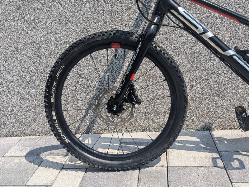 Závodní raketa: Dětské kolo Superior Team 20" (Hydraulické brzdy)