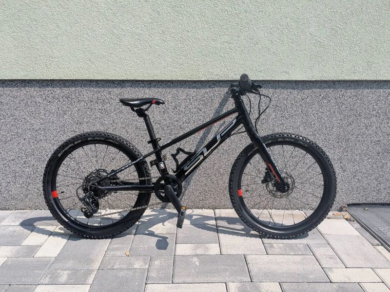 Závodní raketa: Dětské kolo Superior Team 20" (Hydraulické brzdy)