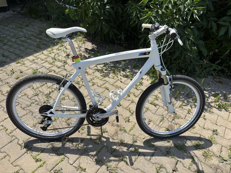 BMW Cruise bike, Pearl White