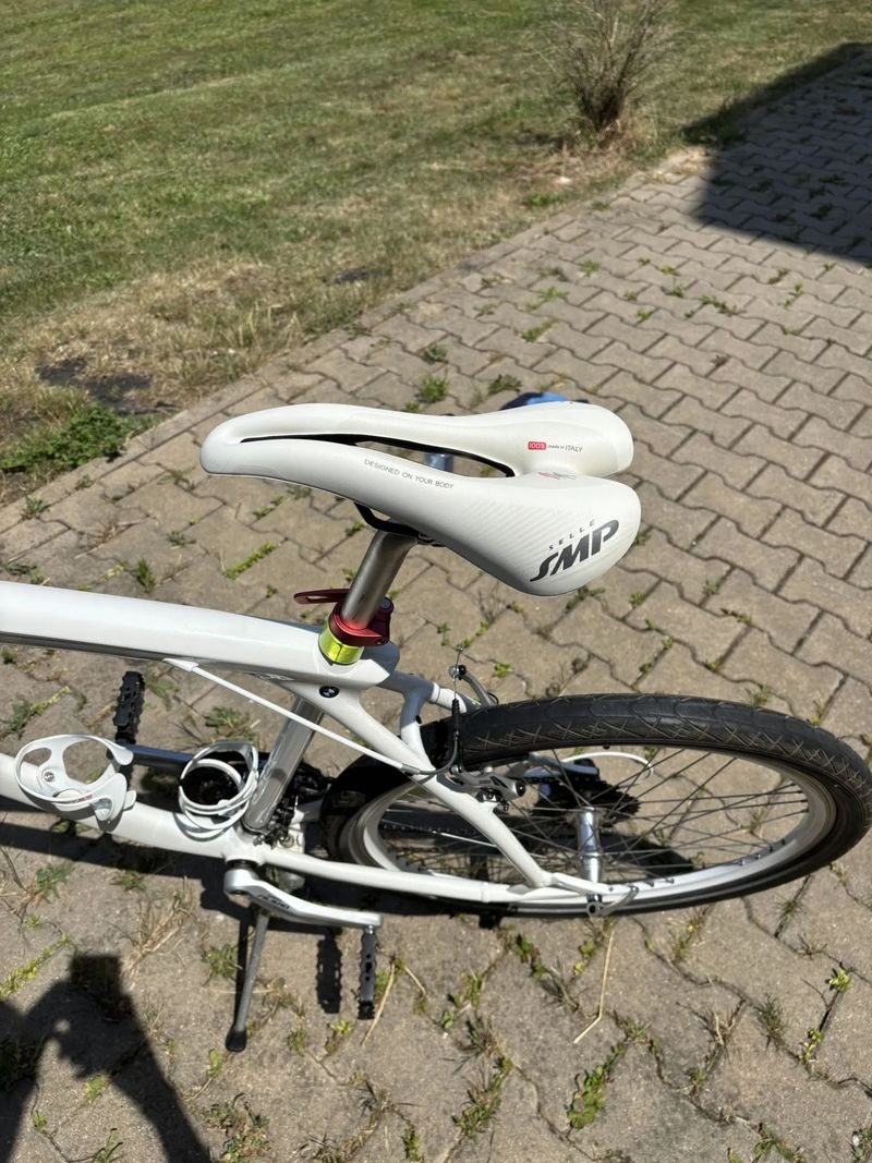BMW Cruise bike, Pearl White