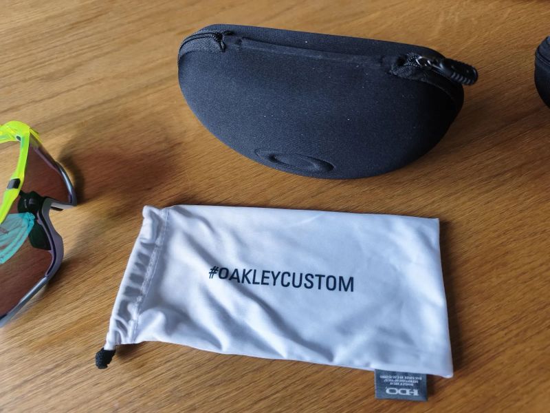 sportovní brýle OAKLEY Jawbreaker CUSTOM a ACTUATOR SQ