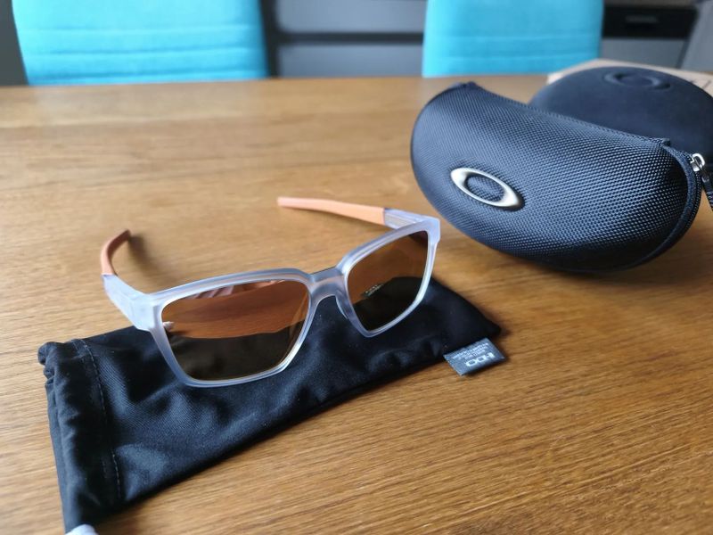 sportovní brýle OAKLEY Jawbreaker CUSTOM a ACTUATOR SQ