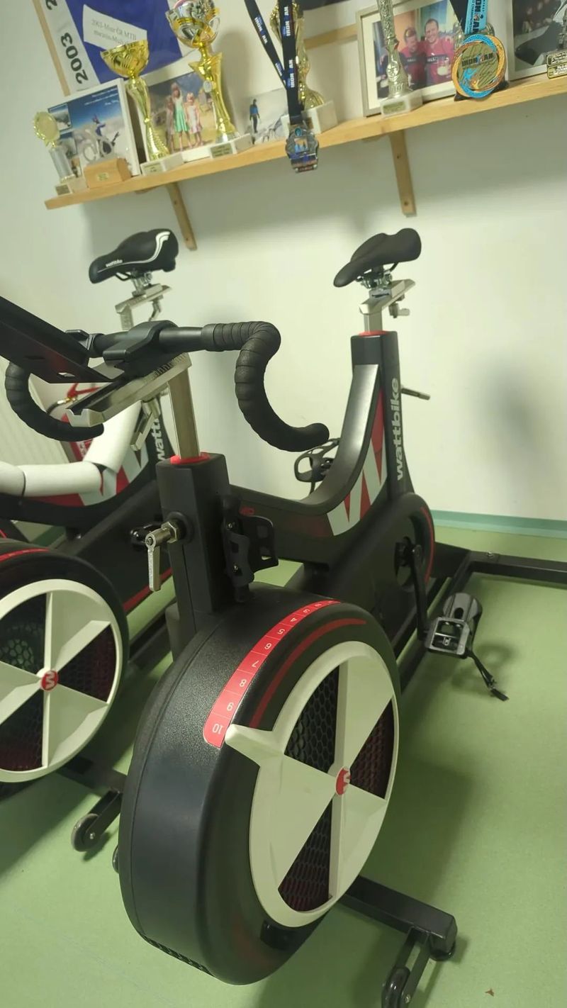 Cyklistický trenažér Wattbike 