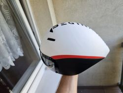 Triatlonová časovkářská přilba na kolo