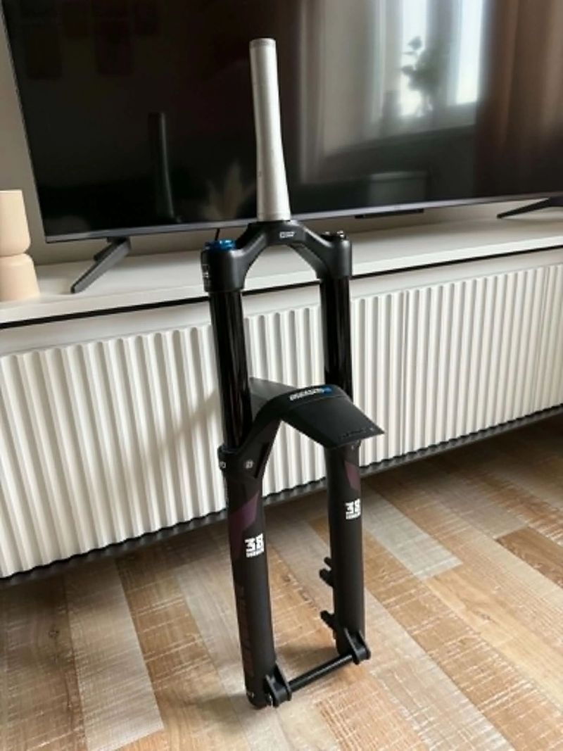 Prodám vidlici SR Suntour DUROLUX38 EVO Boost Air EQ RC+-PCS 29" 180 mm