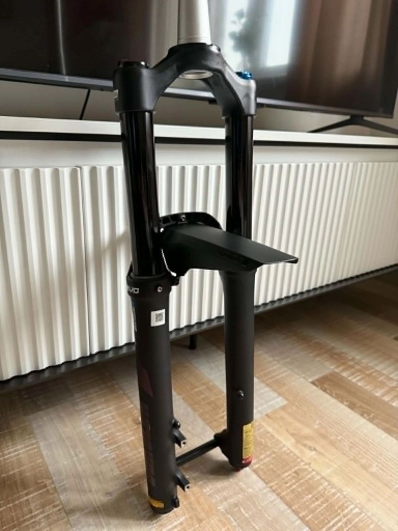 Prodám vidlici SR Suntour DUROLUX38 EVO Boost Air EQ RC+-PCS 29" 180 mm