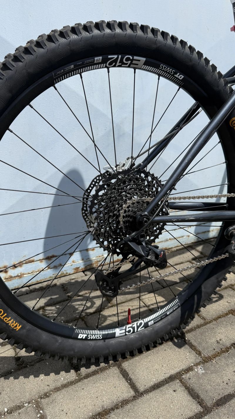 Hardtail Enduro na rámu CHROMAG ROOTDOWN