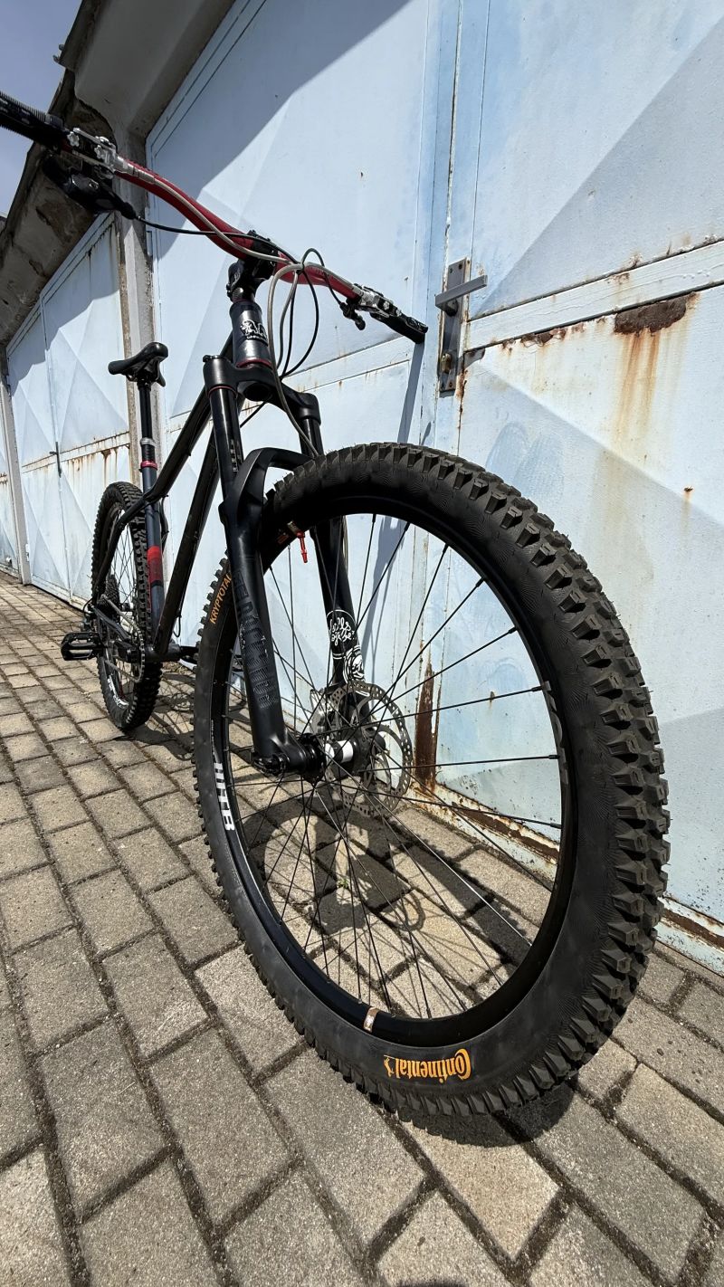 Hardtail Enduro na rámu CHROMAG ROOTDOWN