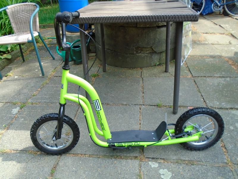 Dětská koloběžka BROTHER MISTRAL 12" zelená pěkný stav