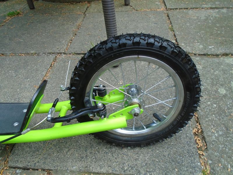 Dětská koloběžka BROTHER MISTRAL 12" zelená pěkný stav
