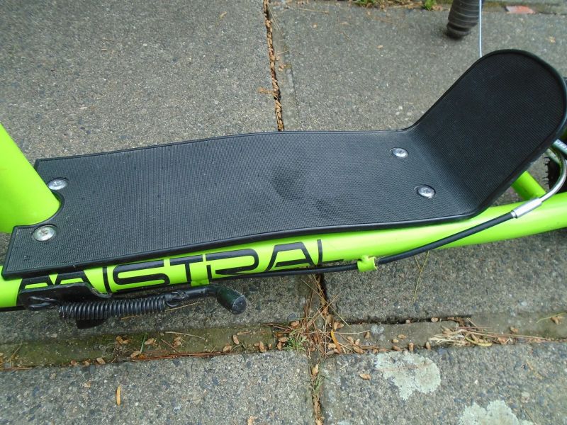 Dětská koloběžka BROTHER MISTRAL 12" zelená pěkný stav